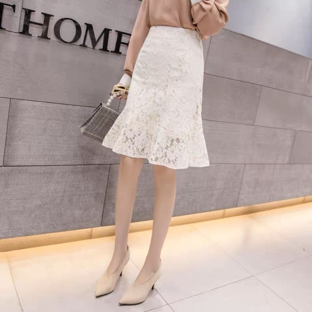 White lace fishtail dress‎